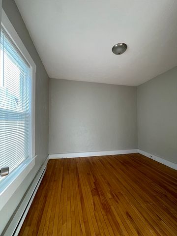 5 Freeland Ter, Worcester, MA 01603