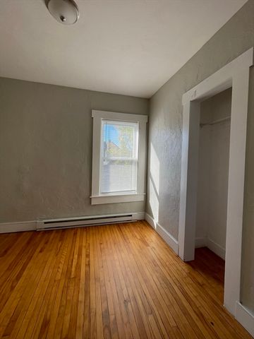 5 Freeland Ter, Worcester, MA 01603