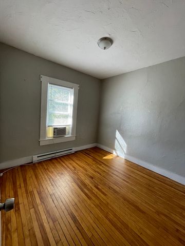5 Freeland Ter, Worcester, MA 01603