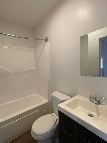5 Freeland Ter, Worcester, MA 01603
