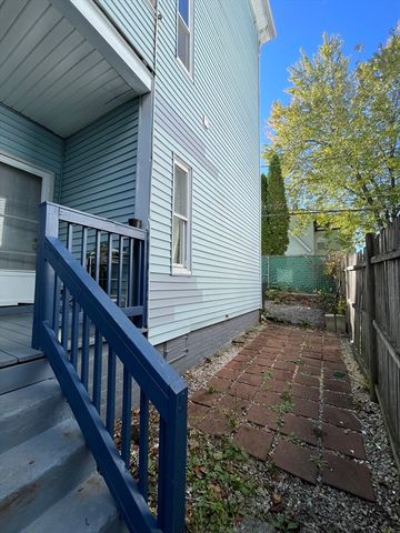 5 Freeland Ter, Worcester, MA 01603