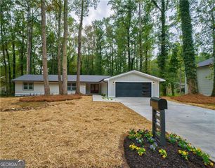 1329 Hidden Hills Parkway, Stone Mountain, GA 30088