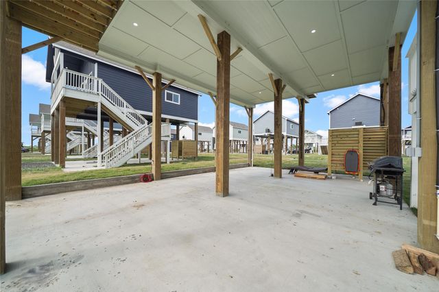 1070 Cedar Lane, Gilchrist, TX 77617