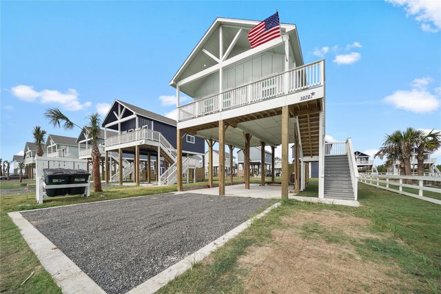 1070 Cedar Lane, Gilchrist, TX 77617