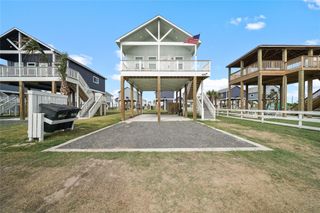 1070 Cedar Lane, Gilchrist, TX 77617