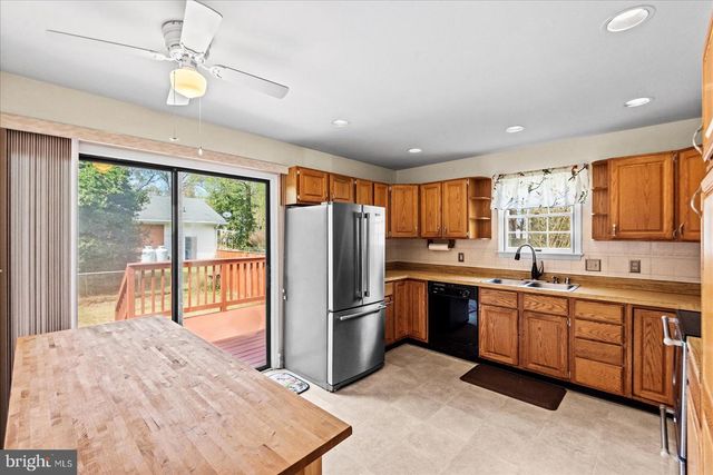 121 11TH ST S, Colonial Beach, VA 22443