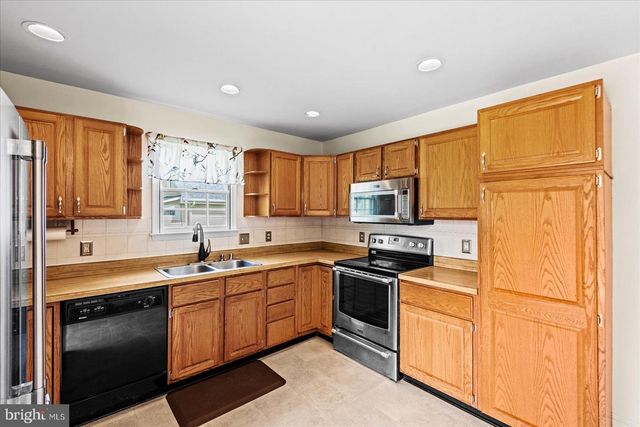121 11TH ST S, Colonial Beach, VA 22443