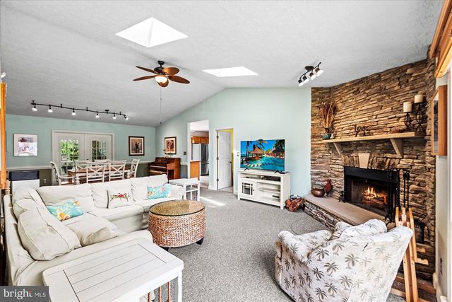 121 11TH ST S, Colonial Beach, VA 22443