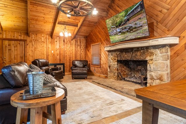 131 Ralph Hickey Road, Chatsworth, GA 30705