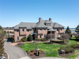 27 True Harbour Way, West Islip, NY 11795