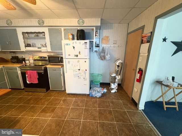 612 W BACON ST, Pottsville, PA 17901