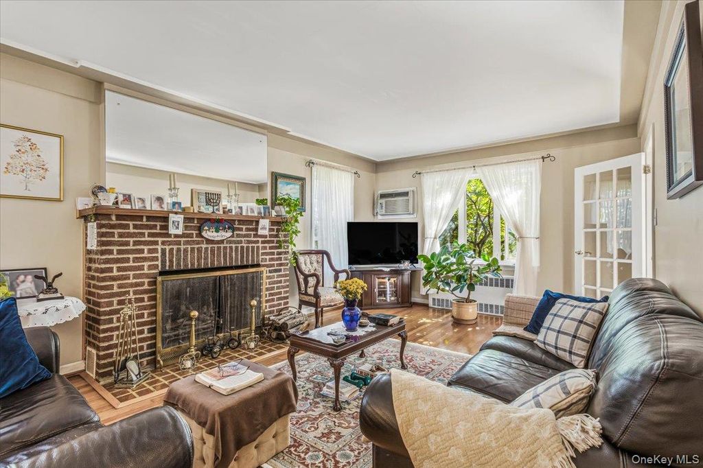 6409 Catalpa Avenue, Ridgewood, NY 11385 — photo 5