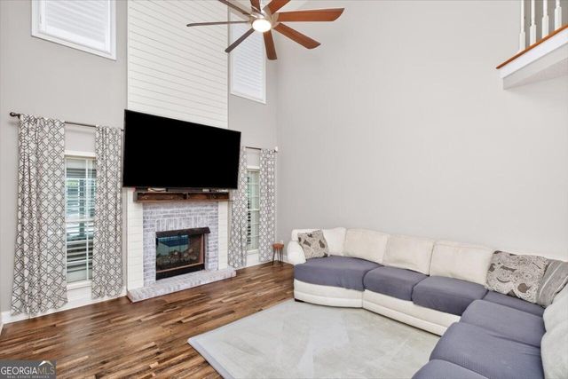 211 White Columns Drive, Kathleen, GA 31047