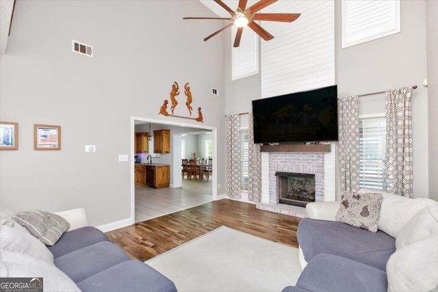 211 White Columns Drive, Kathleen, GA 31047