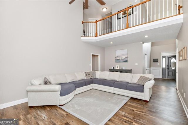 211 White Columns Drive, Kathleen, GA 31047