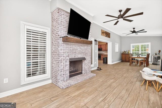 211 White Columns Drive, Kathleen, GA 31047