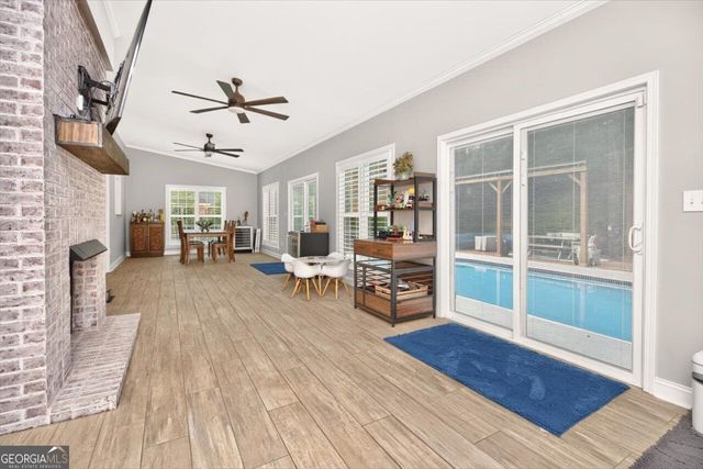 211 White Columns Drive, Kathleen, GA 31047