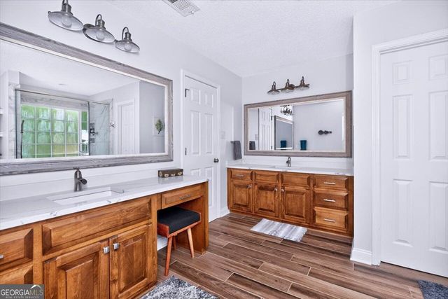 211 White Columns Drive, Kathleen, GA 31047