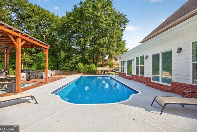 211 White Columns Drive, Kathleen, GA 31047