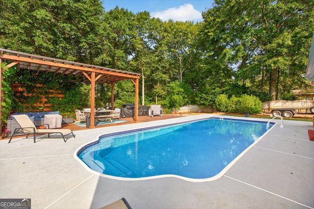 211 White Columns Drive, Kathleen, GA 31047