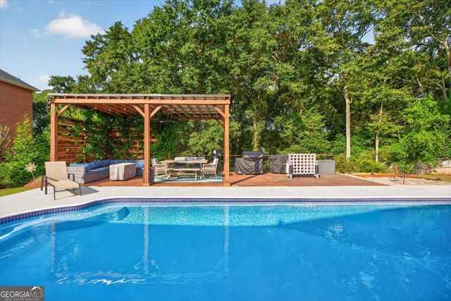 211 White Columns Drive, Kathleen, GA 31047