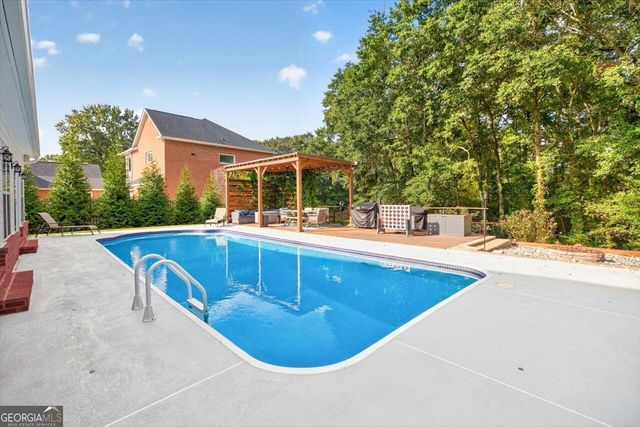 211 White Columns Drive, Kathleen, GA 31047