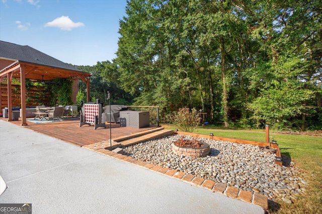 211 White Columns Drive, Kathleen, GA 31047