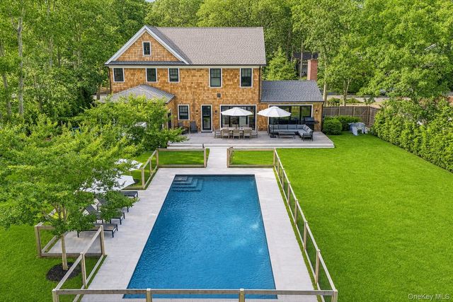 15 Wild Cherry Lane, East Quogue, NY 11942