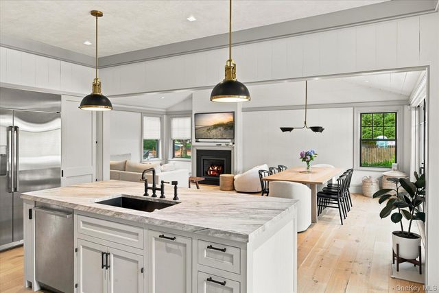 15 Wild Cherry Lane, East Quogue, NY 11942