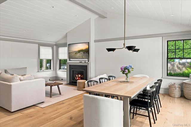 15 Wild Cherry Lane, East Quogue, NY 11942