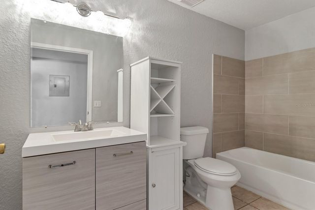 13929 FAIRWAY ISLAND DRIVE 812, Orlando, FL 32837