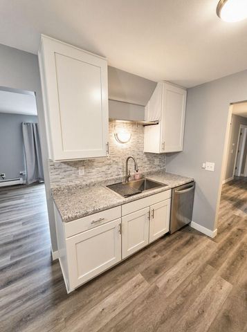 3155 Old Highway 8 104, Roseville, MN 55418