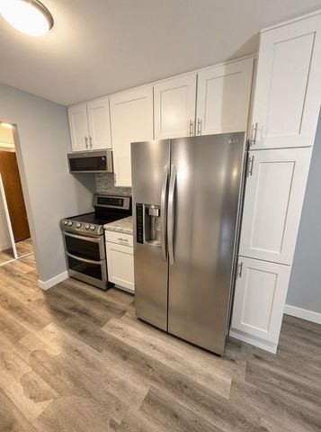 3155 Old Highway 8 104, Roseville, MN 55418