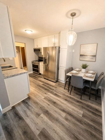 3155 Old Highway 8 104, Roseville, MN 55418