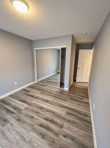 3155 Old Highway 8 104, Roseville, MN 55418