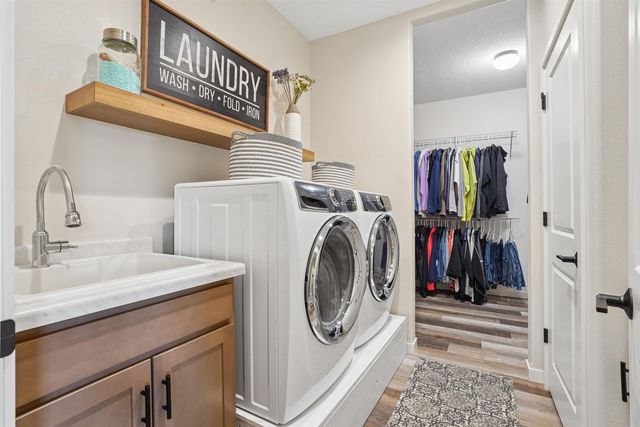 5301 Fernwood Drive, Cedar Falls, IA 50613