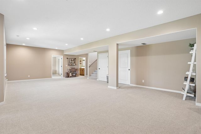 5301 Fernwood Drive, Cedar Falls, IA 50613