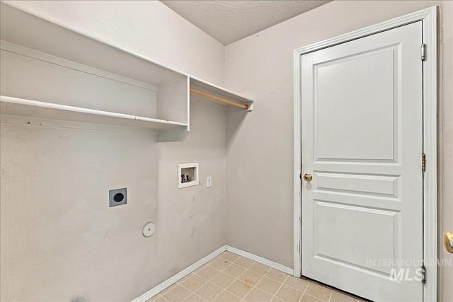 7649 Arlington Dr, Nampa, ID 83687