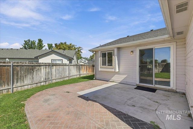 7649 Arlington Dr, Nampa, ID 83687