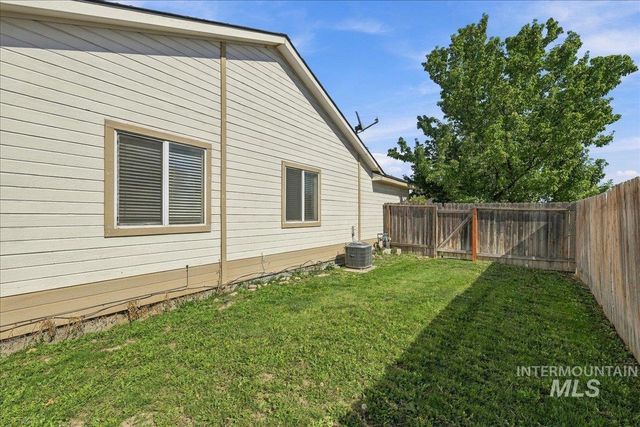 7649 Arlington Dr, Nampa, ID 83687