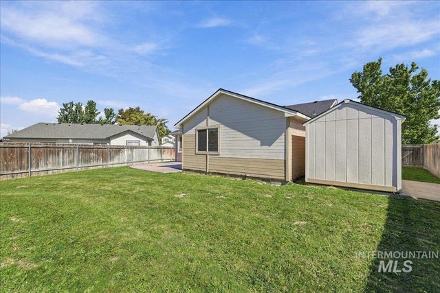 7649 Arlington Dr, Nampa, ID 83687