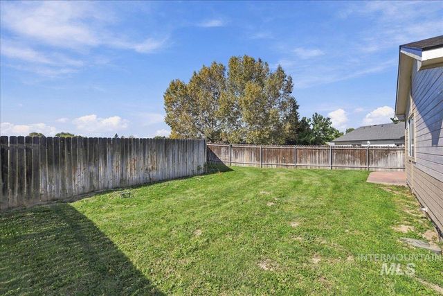 7649 Arlington Dr, Nampa, ID 83687