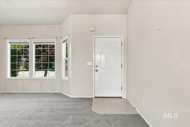 7649 Arlington Dr, Nampa, ID 83687