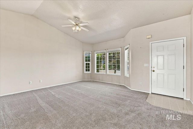7649 Arlington Dr, Nampa, ID 83687