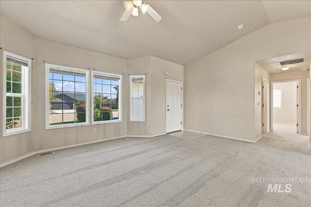 7649 Arlington Dr, Nampa, ID 83687