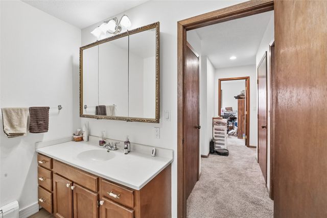 2099 E 156th Street N, Grinnell, IA 50112