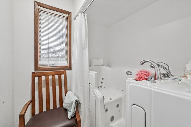 2099 E 156th Street N, Grinnell, IA 50112