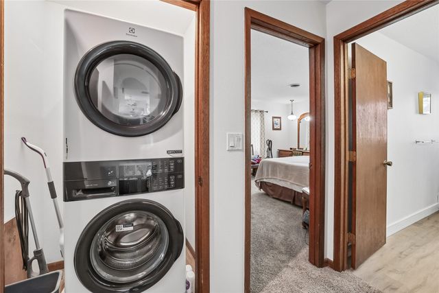 2099 E 156th Street N, Grinnell, IA 50112