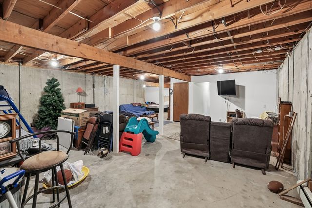 2099 E 156th Street N, Grinnell, IA 50112