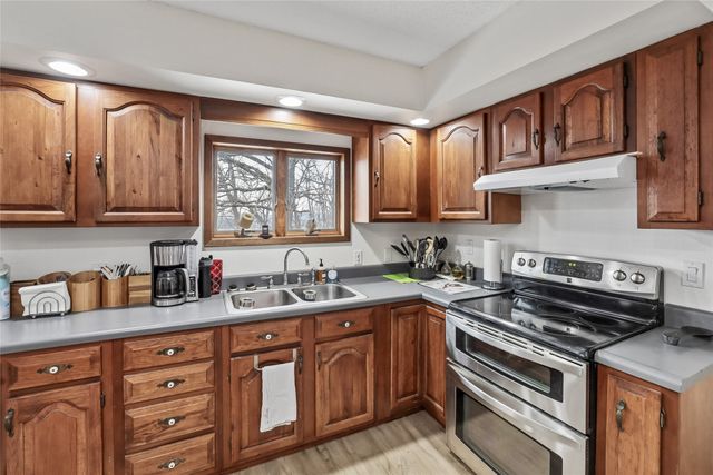 2099 E 156th Street N, Grinnell, IA 50112